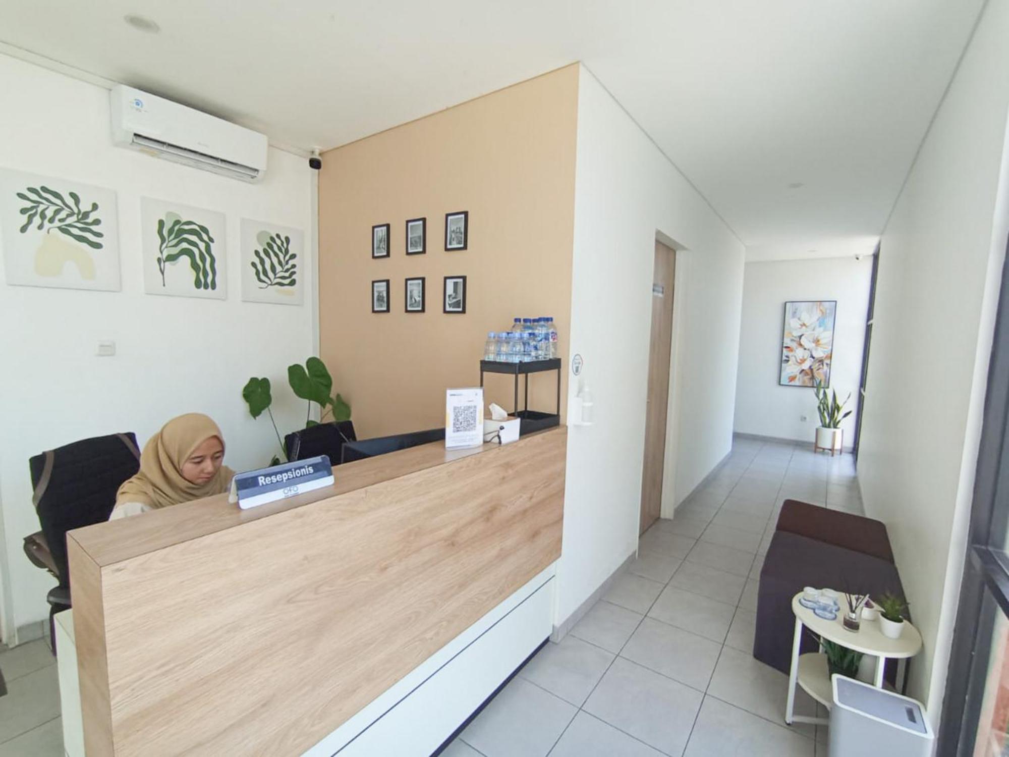 Готель Ofo Kost Premium Kampung Inggris Pare Syariah Mitra Reddoorz Екстер'єр фото