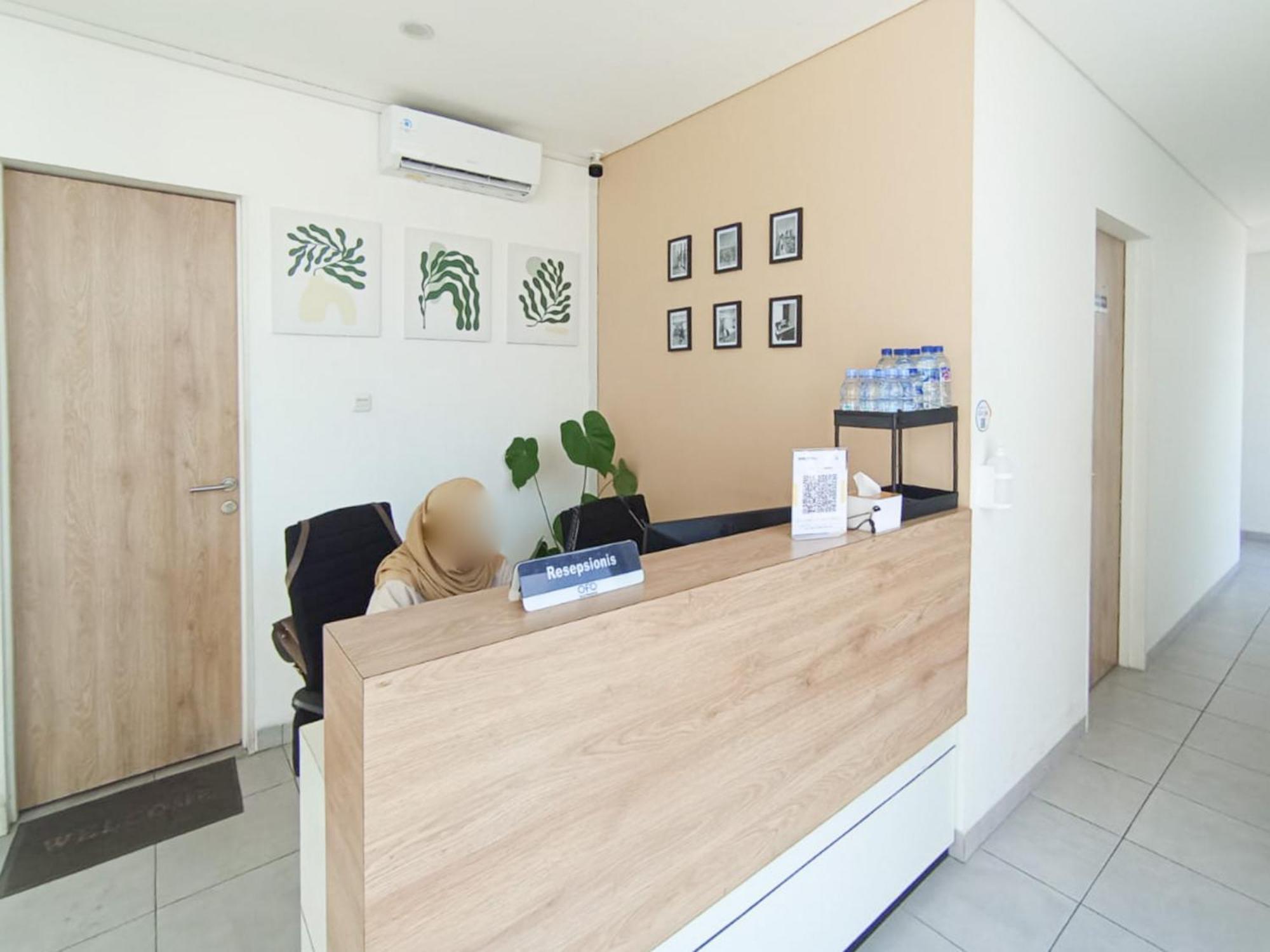 Готель Ofo Kost Premium Kampung Inggris Pare Syariah Mitra Reddoorz Екстер'єр фото