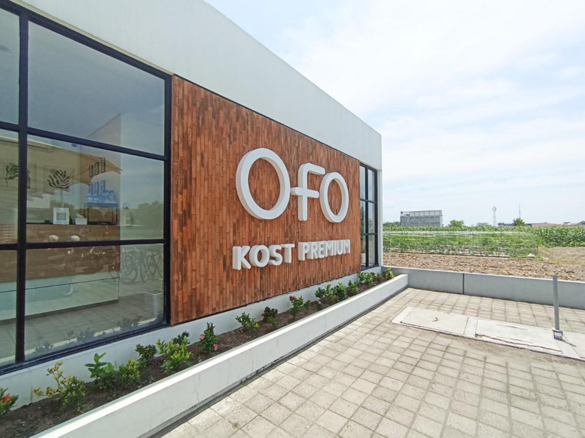 Готель Ofo Kost Premium Kampung Inggris Pare Syariah Mitra Reddoorz Екстер'єр фото