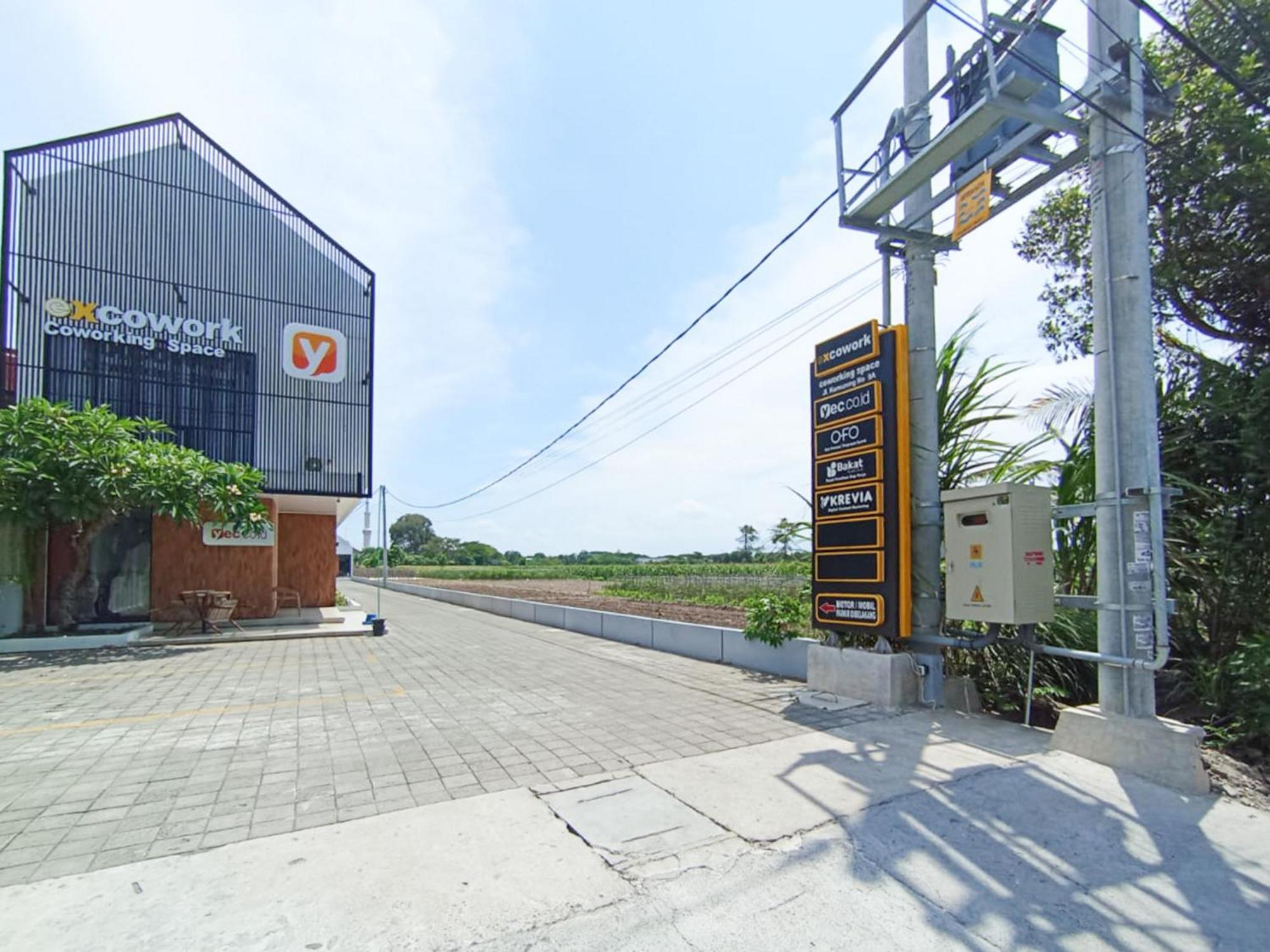 Готель Ofo Kost Premium Kampung Inggris Pare Syariah Mitra Reddoorz Екстер'єр фото